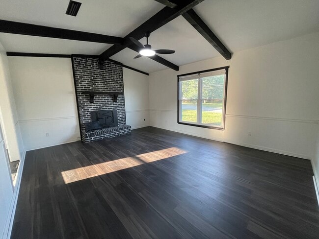 Building Photo - 910 Clearmont Dr