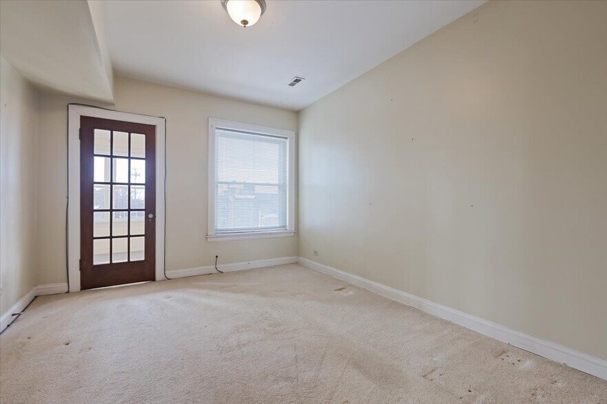 Building Photo - 7216 S South Shore Dr