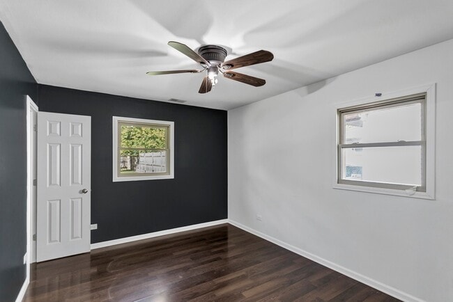 Building Photo - 904 Woodland Dr