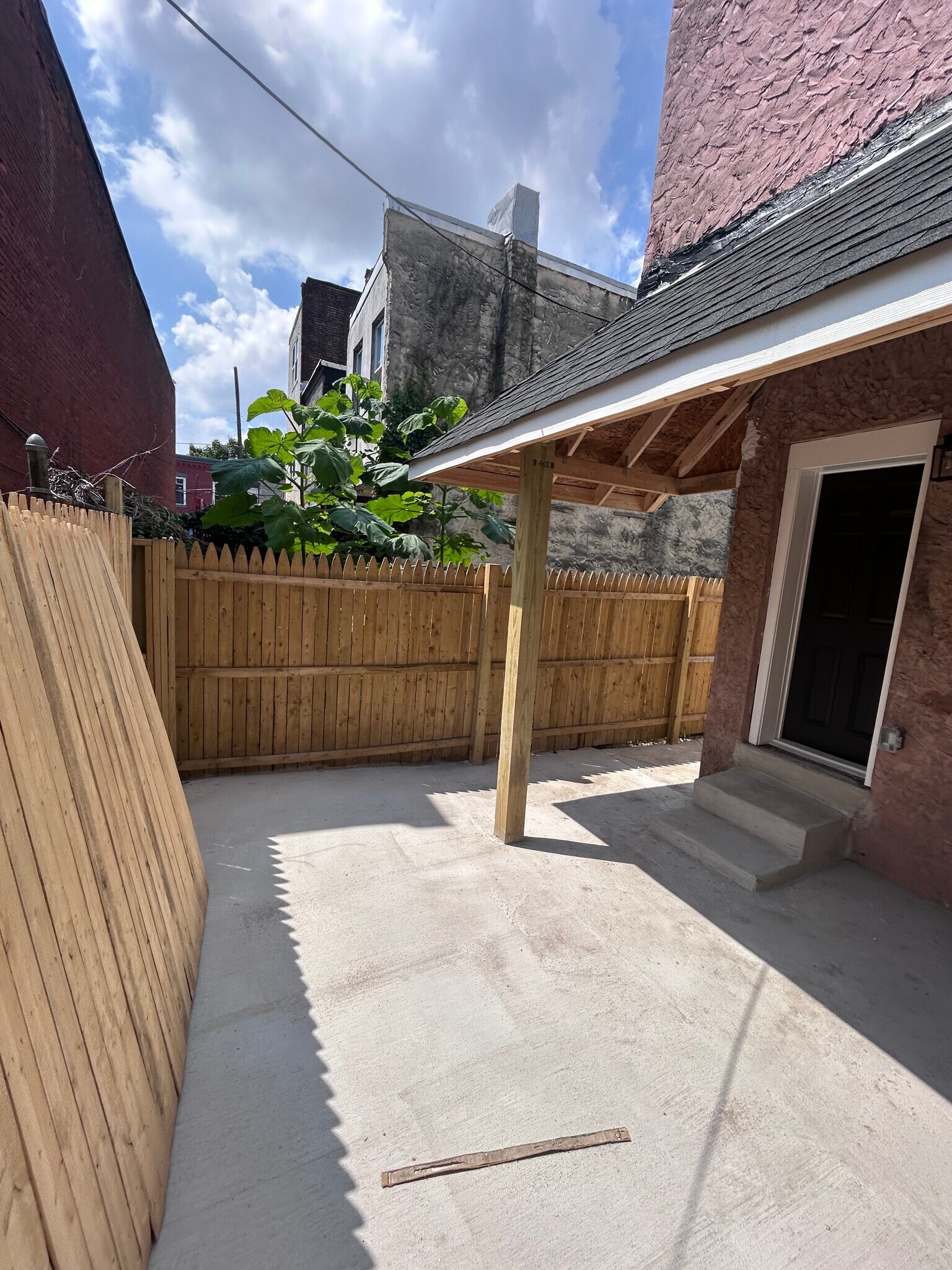 Building Photo - 2209 N 10th St