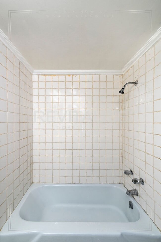 Building Photo - Adorable 3 Bed 2 Bath Cottage with Double ...