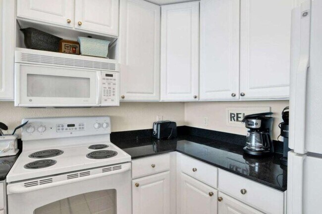 Building Photo - 365 E Beach Blvd