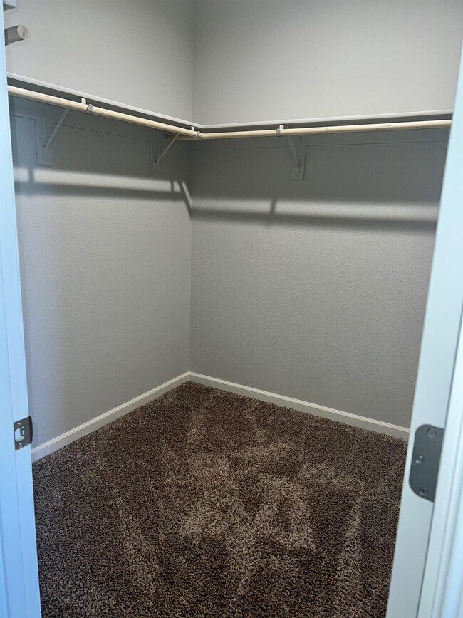 Building Photo - 233 Karen Ave