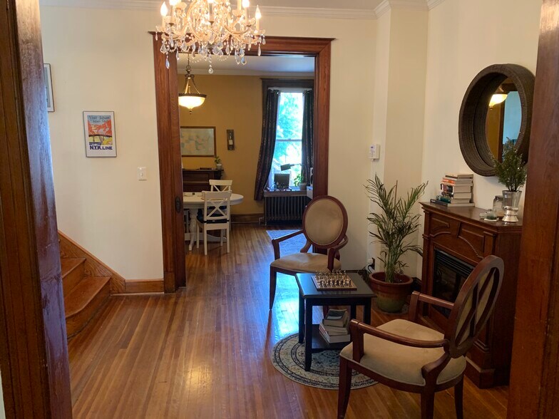 Foyer - 67 W St NW