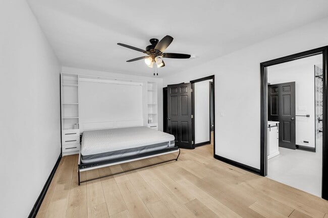 Building Photo - 15160 W Oak Spring Rd