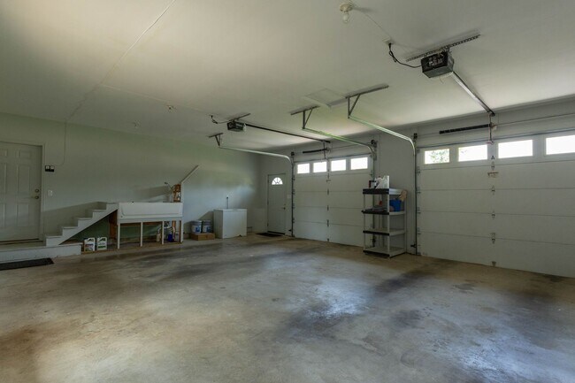 Building Photo - 4 Bed, 3, Bath Single Family Home in Ranson, WV