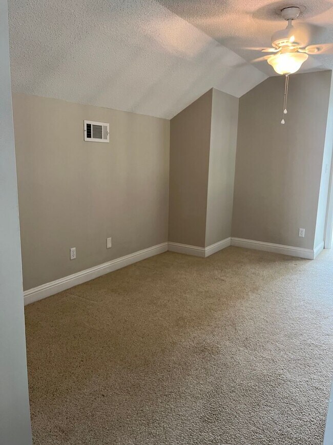 Building Photo - Beach Access 5BR 3Bath Home in Mary Esther