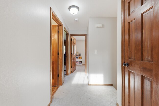 Building Photo - 21913 N Meadowview Dr
