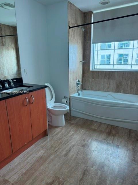 Building Photo - 300 S Biscayne Blvd