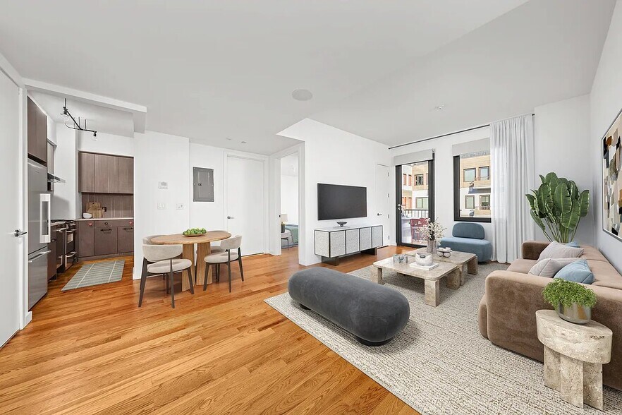 Primary Photo - 123 Melrose St