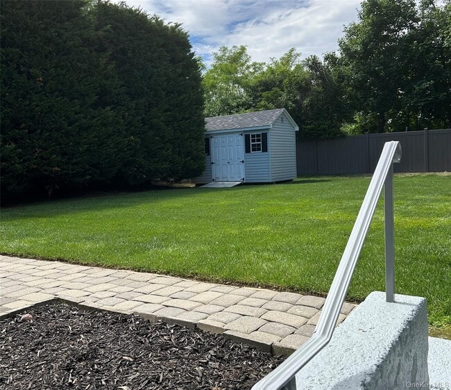 Building Photo - 73 Ellensue Dr