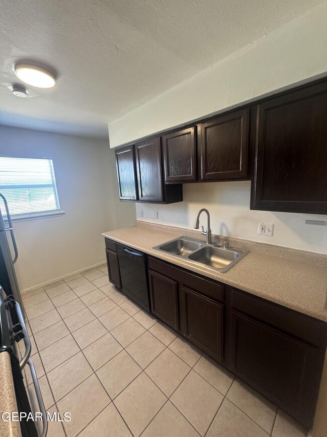 Building Photo - 3233 Isla Morada Dr