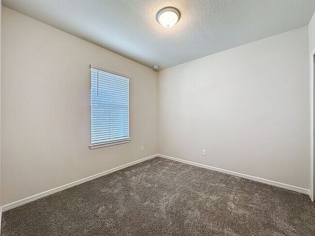 Building Photo - Tohoqua Beauty!