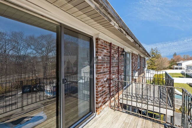 Building Photo - 1 Talbot St