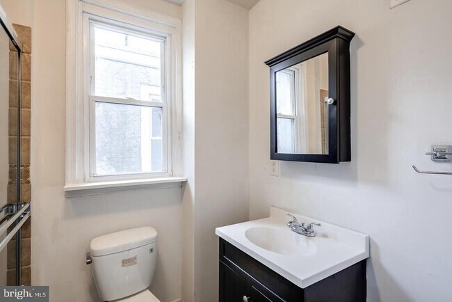 Building Photo - 2522 Kimball St