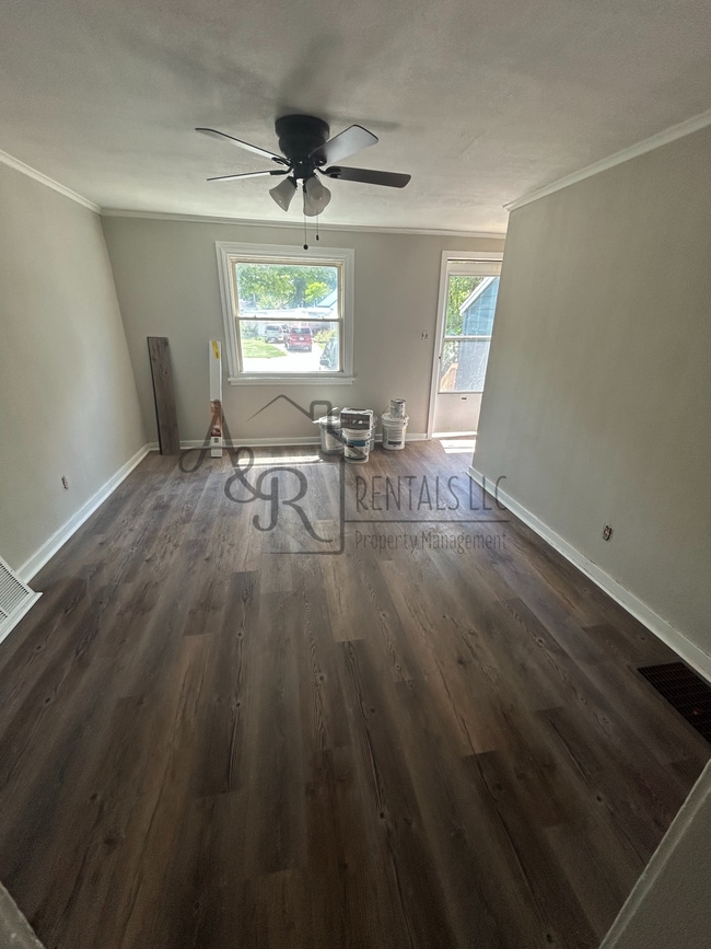 Building Photo - 484 Fieldcrest Dr