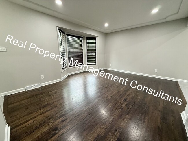 Building Photo - Charming 3 Bed Home with Modern Updates in...