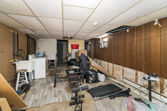 Building Photo - ? Spacious 3-Bedroom Home in Allentown – M...