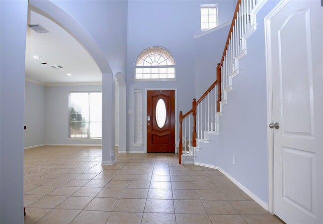 Building Photo - 2002 Singing Hls