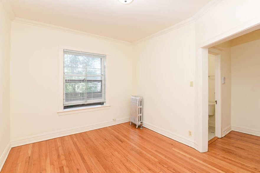 Building Photo - 3508 N Wolcott Ave