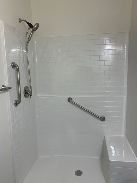 Building Photo - 456 Westside Dr