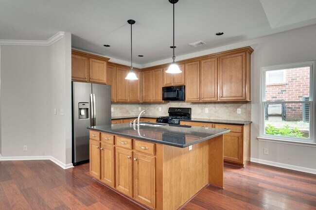 Building Photo - 902 Catlow Ct