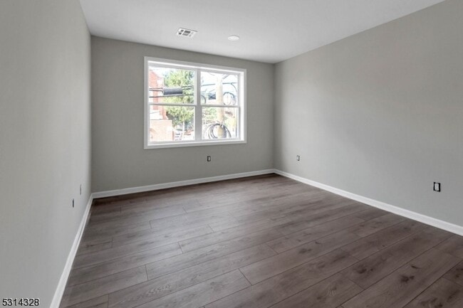 Building Photo - 862 E Jersey St