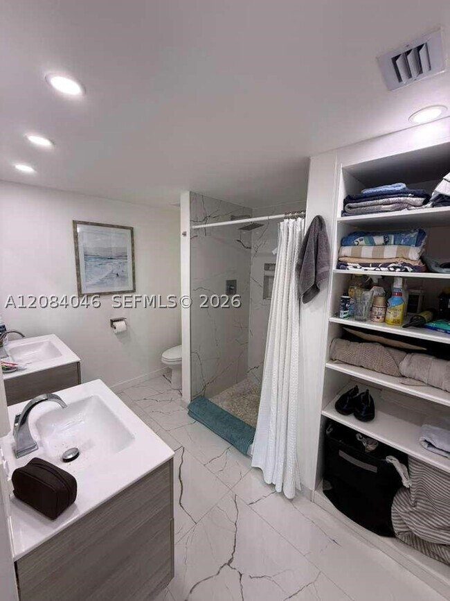 Building Photo - 13499 Biscayne Blvd