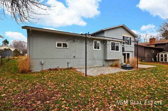 Building Photo - 50% Off January Rent! Modern 4-Bed Home wi...