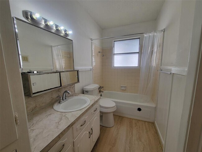 Building Photo - 5806 Nassau Dr