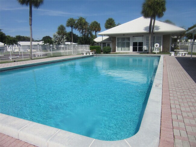Building Photo - 2650 W Golf Blvd