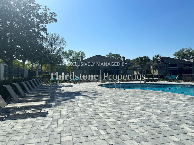 Building Photo - 10200 Belle Rive Blvd