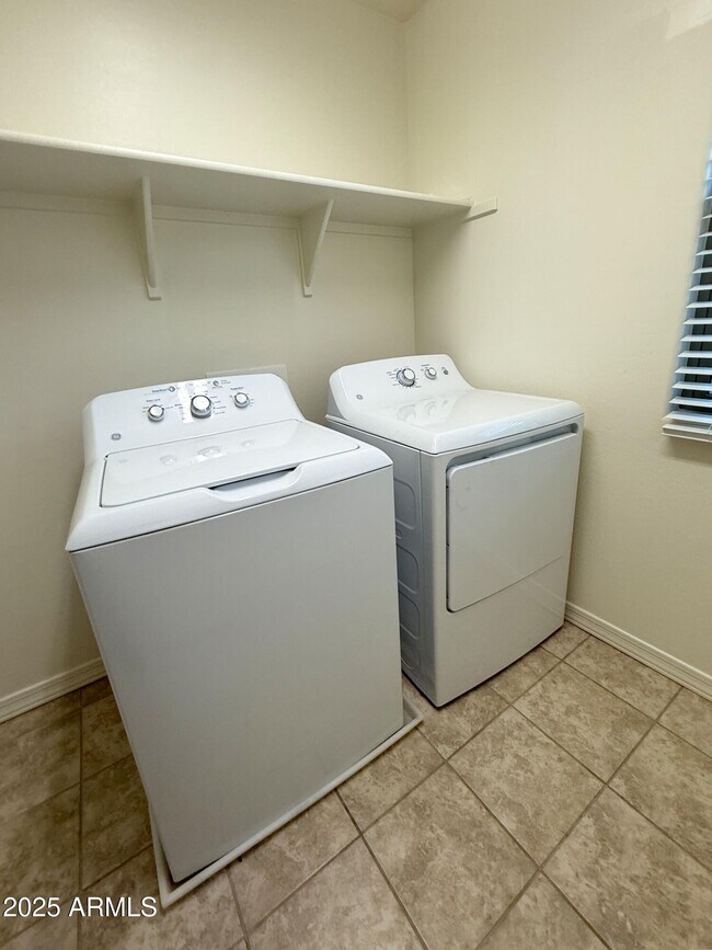 Building Photo - 3916 S 58th Ln