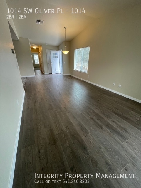 Building Photo - 1014 SW Oliver Pl