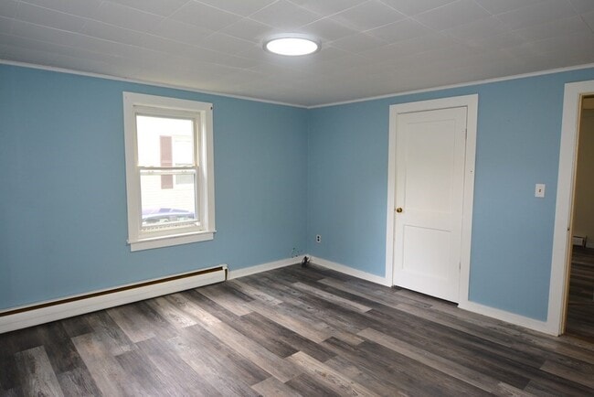 Building Photo - 14 Fairlawn Cir