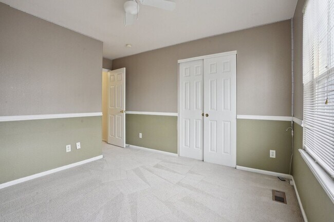 Building Photo - 4 Bedroom Single Family in Denver