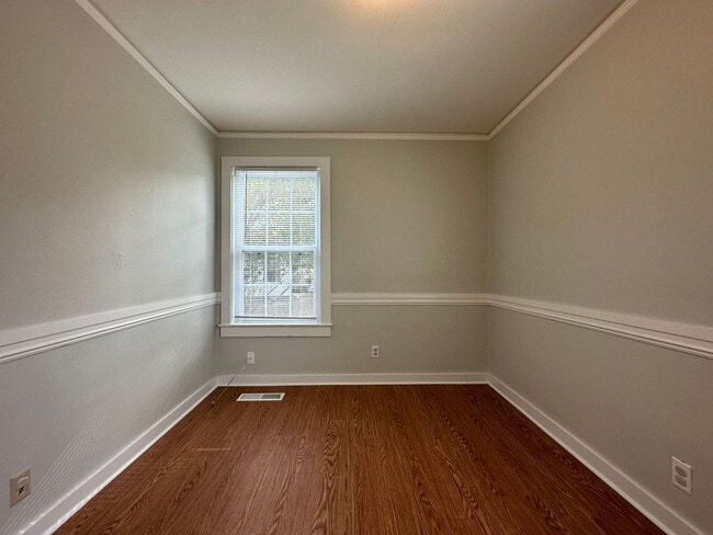 Building Photo - 4024 MacArthur Dr