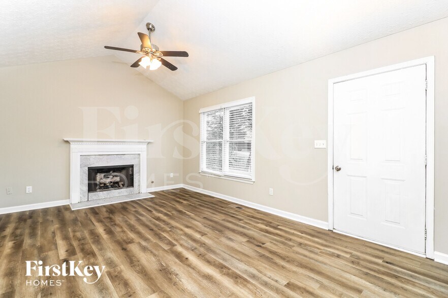 Building Photo - 325 Arapaho Dr SE