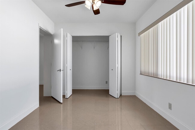 Building Photo - 1049 NW 30th Ct