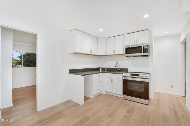 Building Photo - 296 Foothill Dr