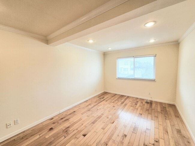 Building Photo - Updated 4 bedroom home