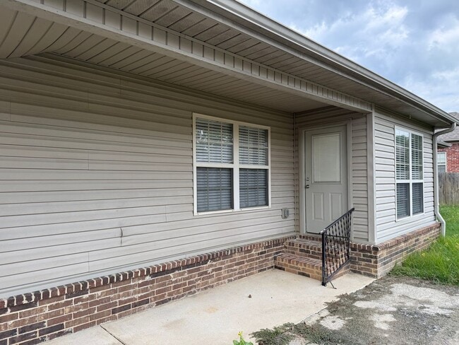 Building Photo - 2313 Richland Park Dr