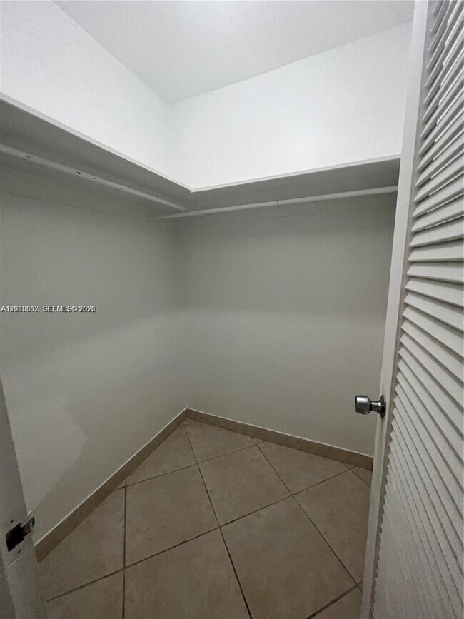 Building Photo - 5161 Collins Ave