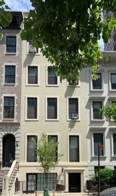 Building Photo - 161 E 61st St