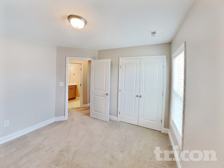 Building Photo - 100 E Goodwin Chase Ln