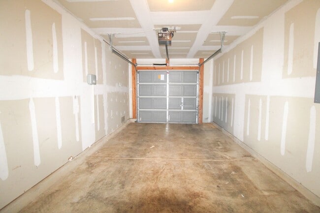 Building Photo - 16122 Branching Oaks