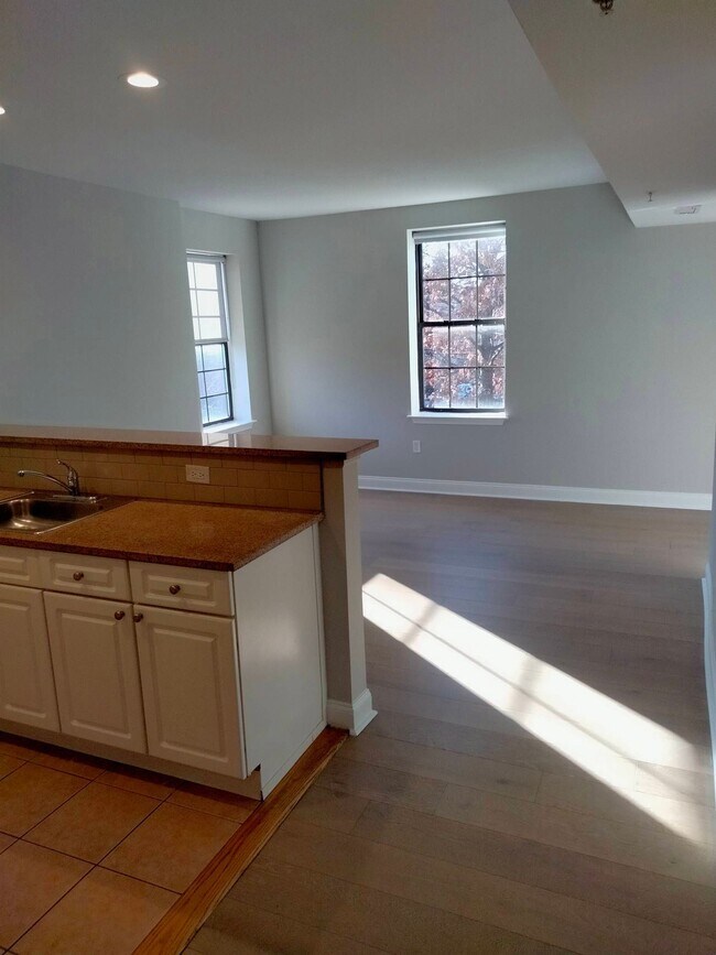 Building Photo - 36 Imlay St