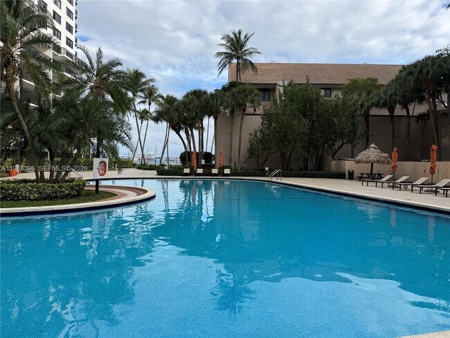 Building Photo - 540 Brickell Key Dr