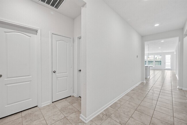 Building Photo - 25611 Reign Wayman Ct