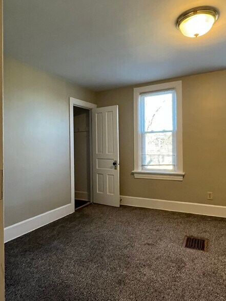 Building Photo - 2139 S Aldrich St